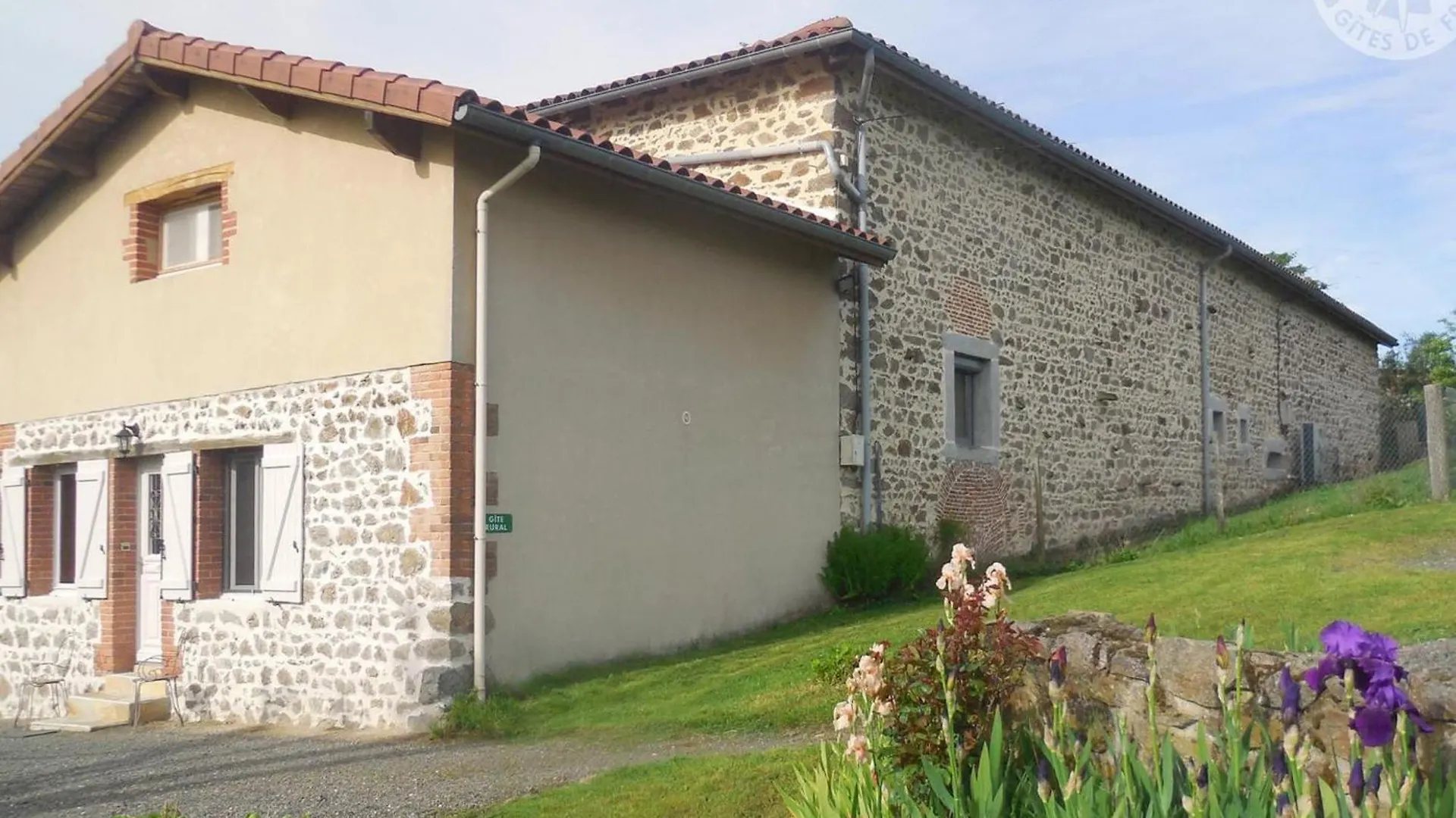 Gite Rustique Avec Cheminee, Jardin Et Wifi - Fr-1-496-175 Aveizieux